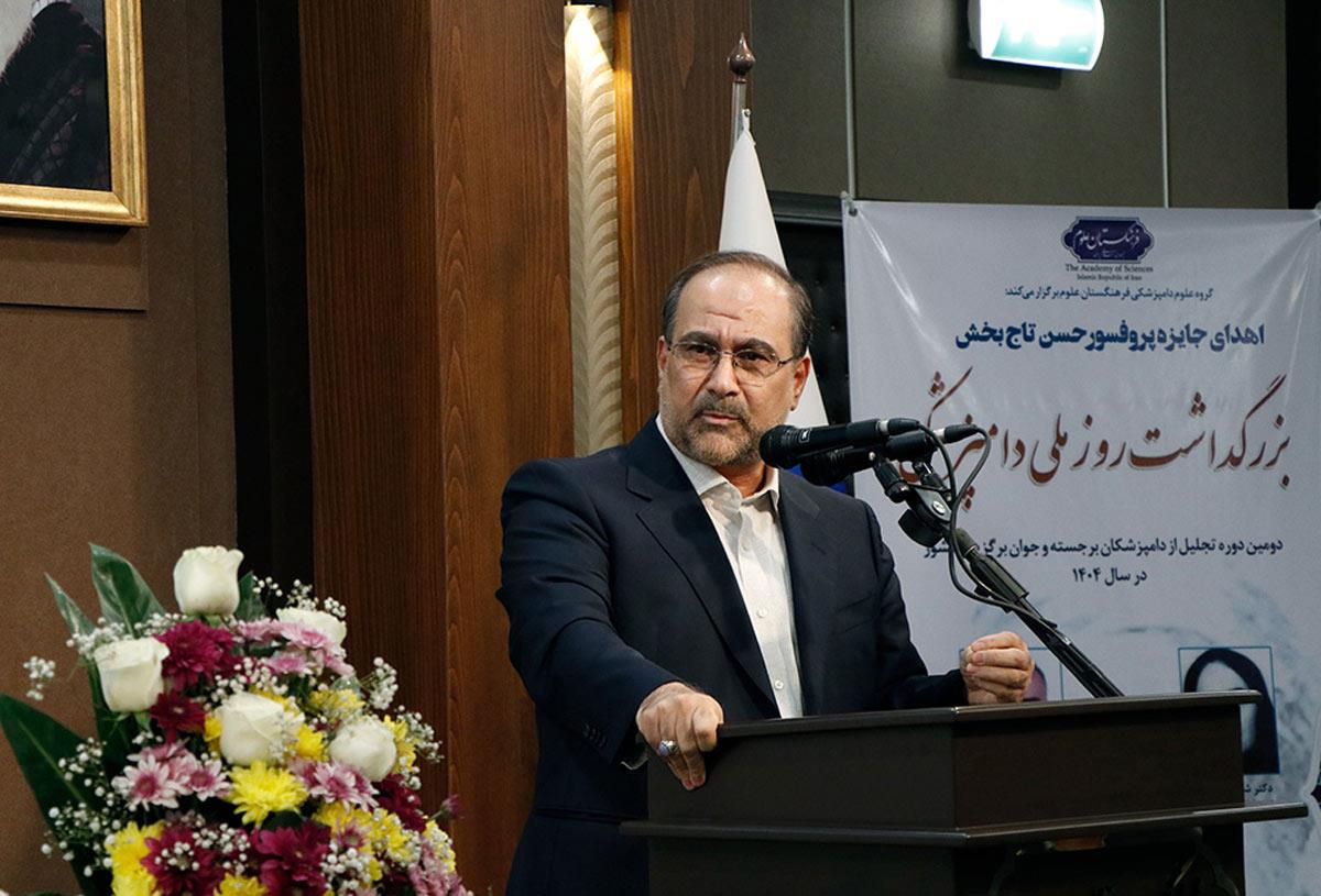 علوم دامپزشکی باید از پراکندگی خارج شده و به یک جریان علمی یکپارچه تبدیل شود